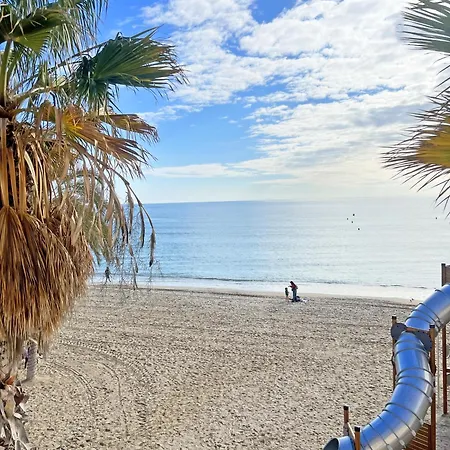 A 100m De La Playa. 2 Hab. A/c *